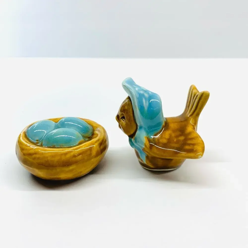 Vintage Salt and Pepper Shakers Arcadia Ceramics - Blue Bonnet Bird & Nest Eggs - Picture 4 of 8